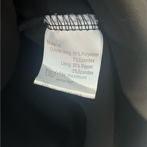 Flowy Lightweight Blouse 🤍 - Picture 2 of 2